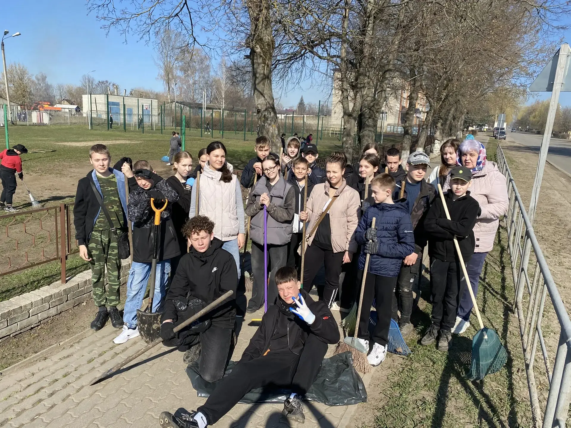 Субботник с пользой: агротехнологические классы наводят порядок.